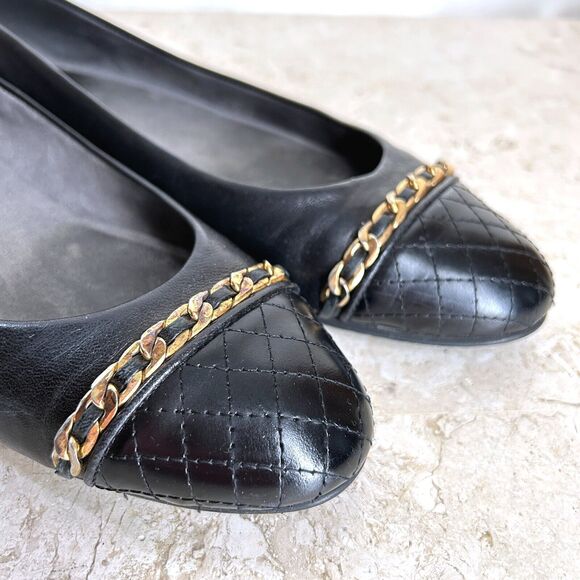 Stuart Weitzman Shoes 6.5 Black Leather Ballet Flats GOLD CHAIN Accent Quilted - Picture 4 of 10